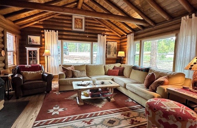 Beautiful Year Round - Creekside Cabin - Near RMNP - Dog Friendly