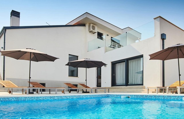 Beautifully decorated villa with pool ideal for vacation with your family.