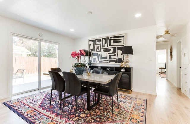 Beautifully Remodeled-Newly Furnished-Cozy, Colorful & Eclectic Home in N OKC!