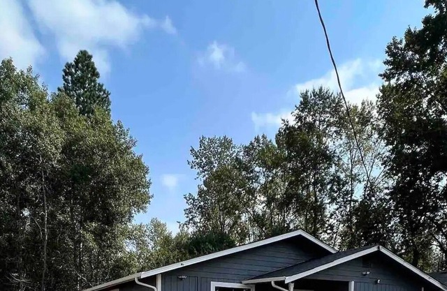 Beautifully remodeled 3 bed 2 bath fully fenced home