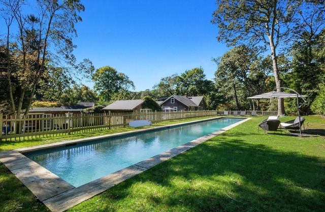 Beautifully renovated beach cottage close to the beach and East Hampton Village