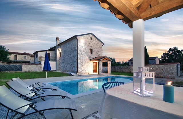 Beautifully renovated villa with pool; welcoming and pet-friendly