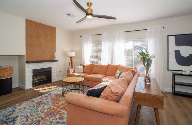 BEAUTIFULLY Updated San Tan House of Serenity✨- Free WiFi, Game Room, Sleeps 10