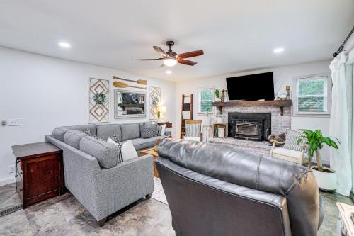 Beaver Lake Getaway with 2 Decks, Grill, and Views!