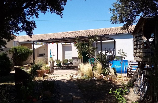 Bed and breakfast, quiet area near Orange, Vaucluse