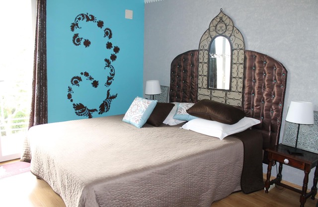 Bed and breakfast for 3 people Portes Du Désert with outdoor pool and jacuzzi.