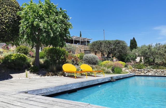 BED AND BREAKFAST IN THE HEART OF GREEN PROVENCE BETWEEN SEA AND MOUNTAINS