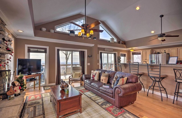 Beech Mountain Retreat w/Open Deck: 2 Mi to Ski!