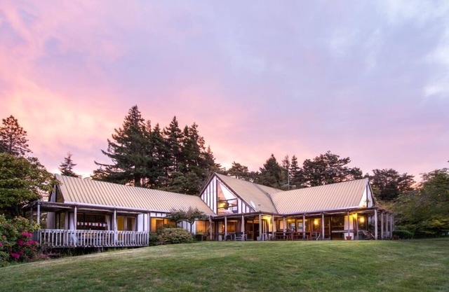 BEECH TREE LODGE- BEST PRICE ! SLEEPS 14 -PET FRIENDLY- BOOK NOW