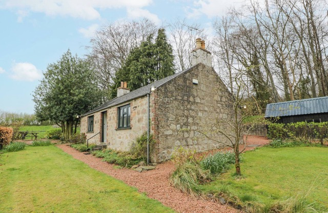 BEECHGROVE COTTAGE - PITMEDDEN GARDENS, family friendly in Pitmedden