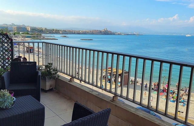 Bel Appartement vue Panoramique Face Mer, Plage de la Salis -,75m²