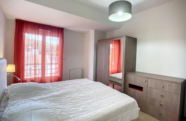 Bel F2 climatisé, terrasse, parking, à 50m des Thermes de Lamalou-les-Bains, animaux acceptés - FR-1-451-193