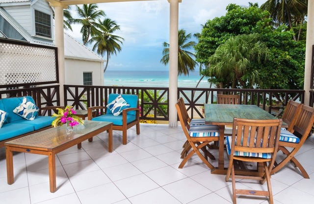 Bella Dia Upper | Three Bedroom Apartment on the Beach