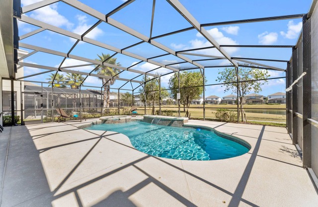 BELLA VIDA 577MB- 5BEDROOMS - 10 GUESTS - LAKEVIEW - AMAZING LOCATION-CLOSE TO DISNEY PARKS AND MORE