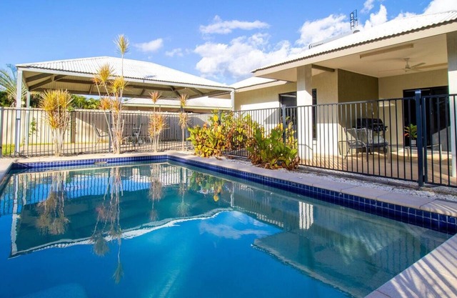 Bellamack Beauty | Pool and Pergola | 3 Bed 2 Bath by Tropical BNB