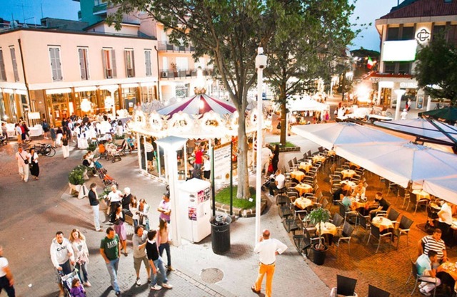 Bellaria-Igea Marina 1 km from the centre. beachfront