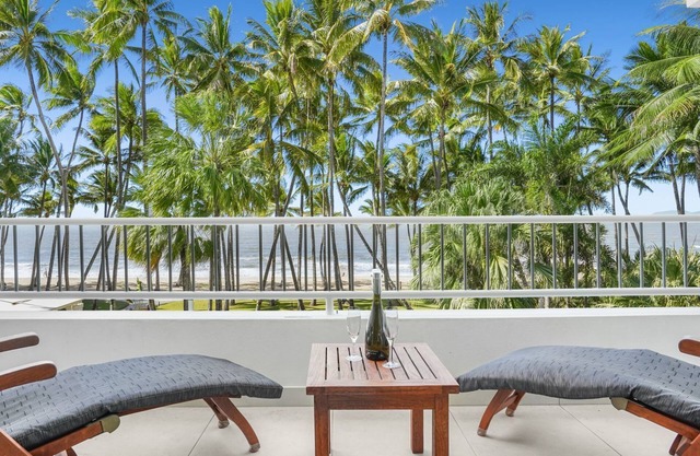Belle Escapes Suite 17 Sapphire Suite Alamanda Palm Cove