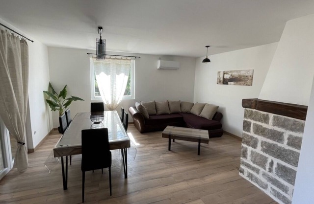 Belle Maison Rénovée Avec Jardin, à 500m du Centre Village