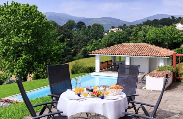 Belle Maison vue sur la Rhune