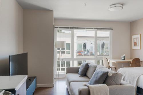 Bellevue studio w gym pet area nr shopping SEA-620