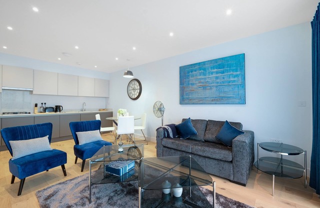 Belmore 2 Bedroom Luxury Apt. with Parking in Stanmore, North West London - 21