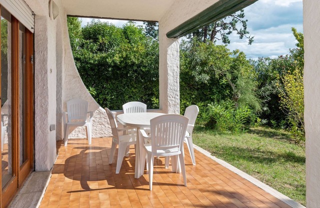 Belvilla by OYO Peaceful Holiday Home with Garden