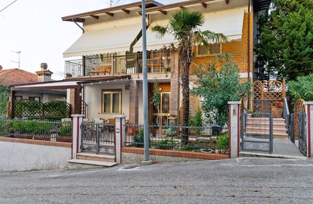 Belvilla by OYO Pleasant Apartment with Courtyard