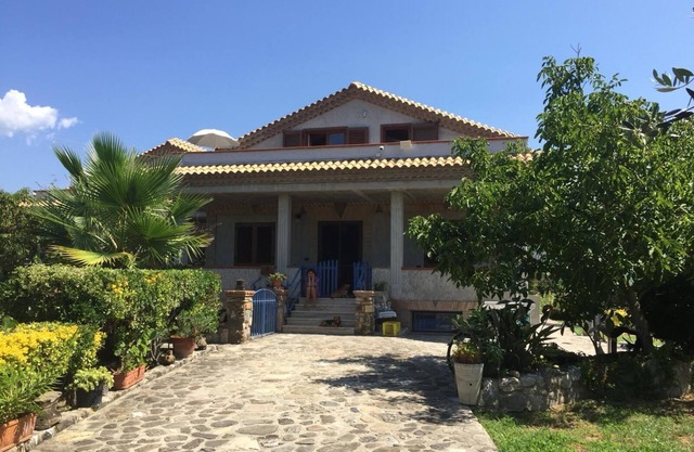 Benedetta's House is a comfortable vacation home just 150 m from the sea.