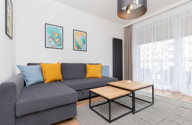 Benisławskiego 8 | Apartment w/balcony | Parking