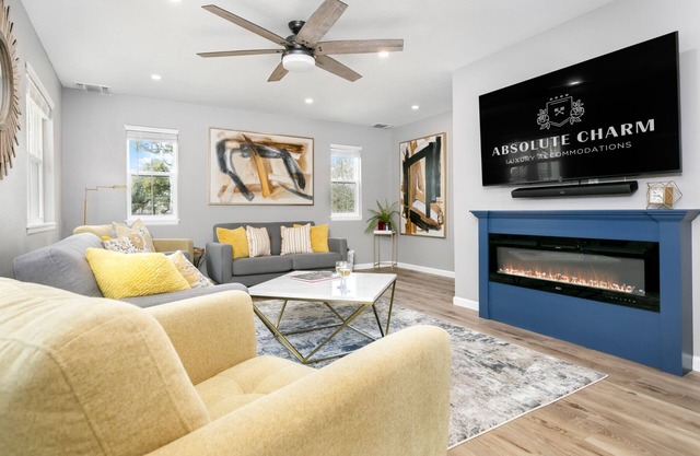 Bent Oaks | Sleeps 10 | Hot Tub, Full Kitchen, Access to Community Pool