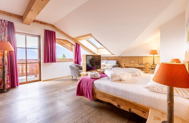 "Bergheimat" suite, separate WC and bath/shower (4-6 n.) - Nature and wellness hotel