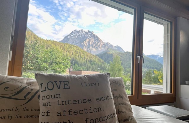 Bergwellness Chasa Stefania with panoramic view of the valley