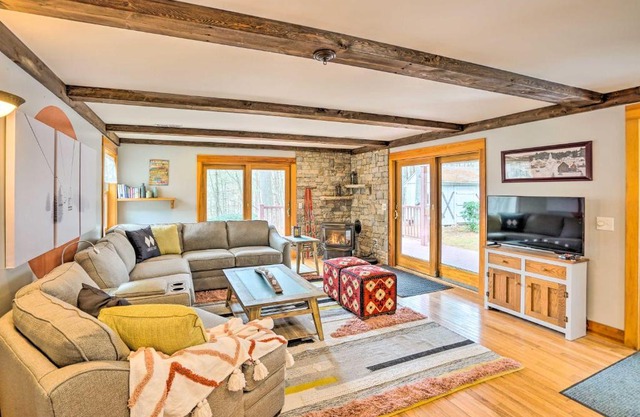 Berkshires Getaway Less Than 1 Mi Skiing and Hiking!