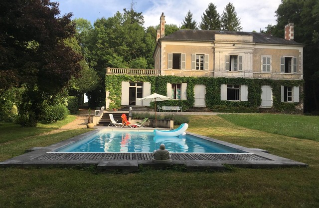 Berry manor house, swimming pool and tennis court