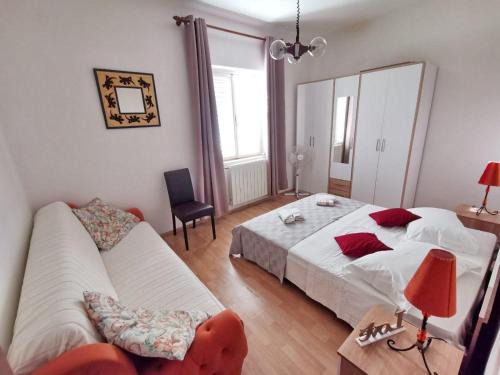 Bertie's Lodge - Four Bedroom Apartment A4