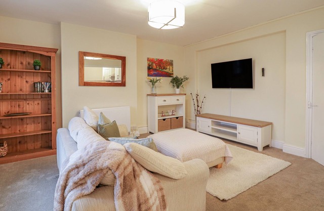 BESIDE THE SEA - IN TOWN, pet friendly in Llandudno