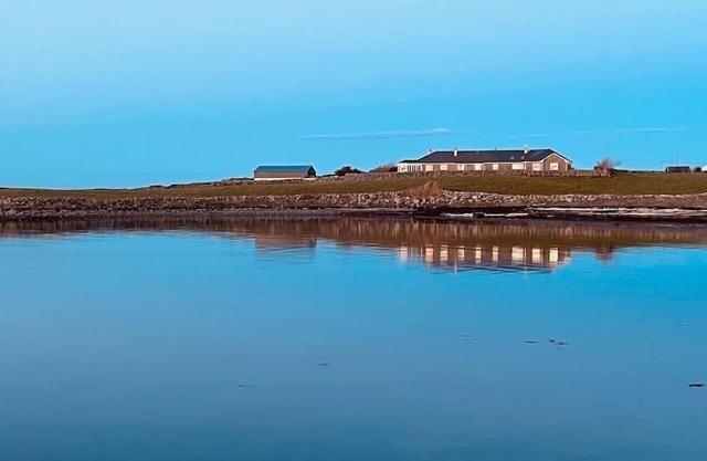 Beside-The-Tide Luxury on the Sea Near Kinvara!