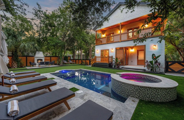 Bespoke Eco Retreat! Resort Pool & Spa + Guest House. Central Historic District!