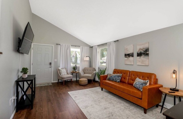 Best 3BR Home near Lake Erie!