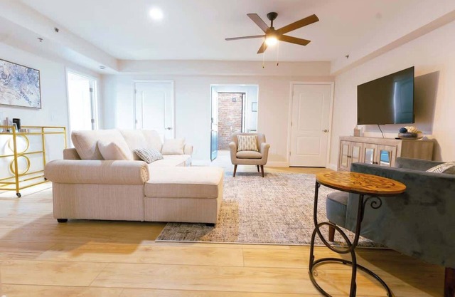 Best Downtown Lexington location! + free parking