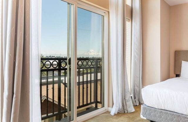 Best DT Tacoma Townhome by UW w/Garage - For 6