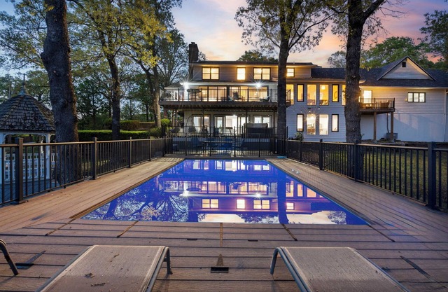 Best Lake View Labor Day Open Private Outdoor Pool & Hot Tub Karaoke/Games-2 Kitchens Pvt Yard