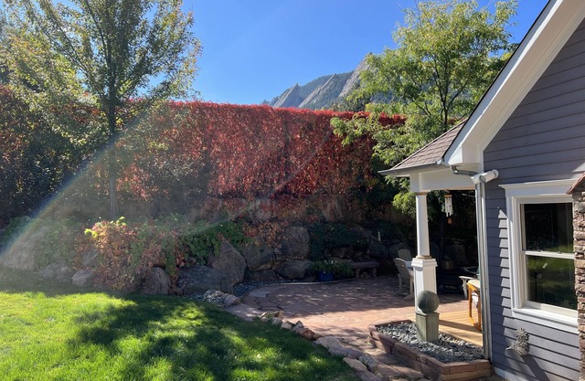 BEST LOCATION: Base of Flatirons, steps to Chautauqua Trails. Walk to CU & Pearl