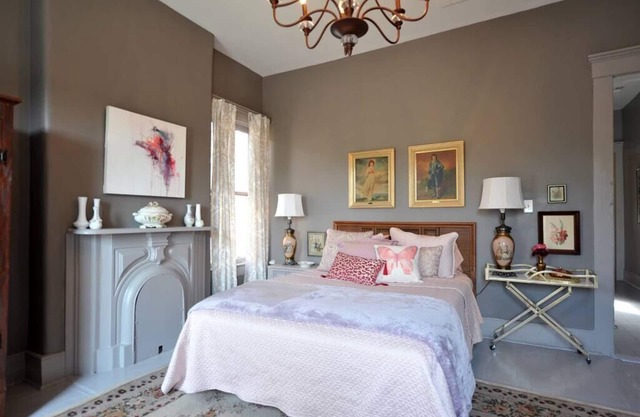 Best Location! - Huge Historic Charm - 3BR-3BTH