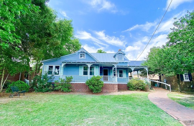 BEST location in Historic Downtown Edenton!