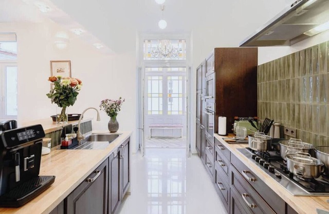 Best location! Near Castle, River & Main Sqr, 2x4K; Free guarded car parking