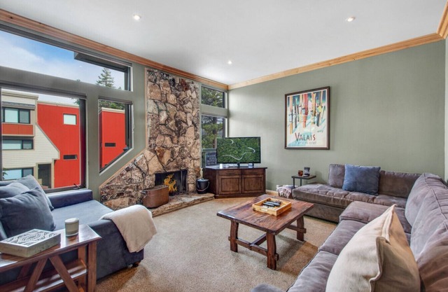 BEST Location | Walk To Canyon Lodge | Views | Spa