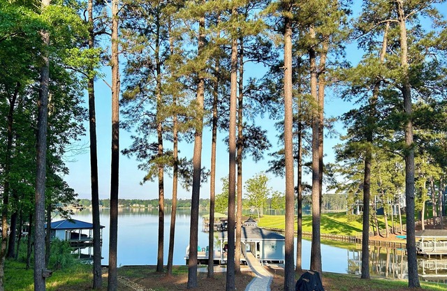 BEST SUNSET ON SINCLAIR ~ CLEAREST WATER, FLAT LOT & BIG WIDE OPEN VIEWS! - WiFi