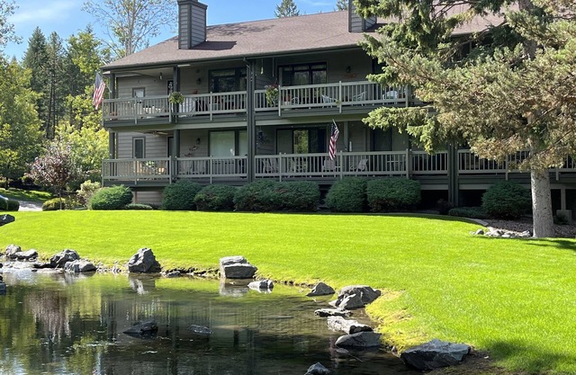 Best Value. Large 2 Bedroom Condo in Bigfork, Montana. Perfect Summer Getaway!