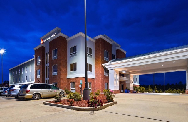 Best Western Plus Philadelphia-Choctaw Hotel and Suites